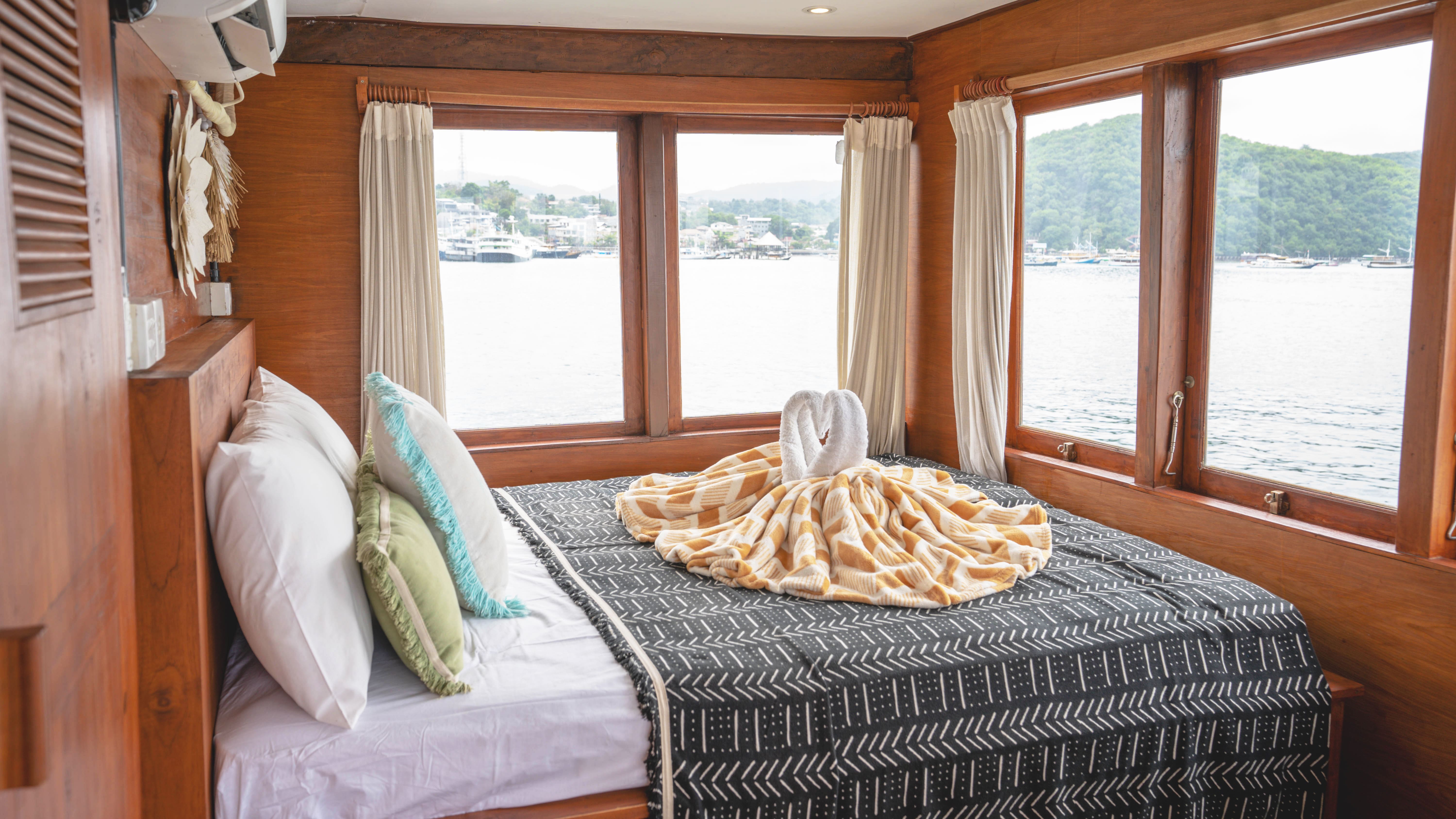 Master Room Gayatri with Ocean Balcony